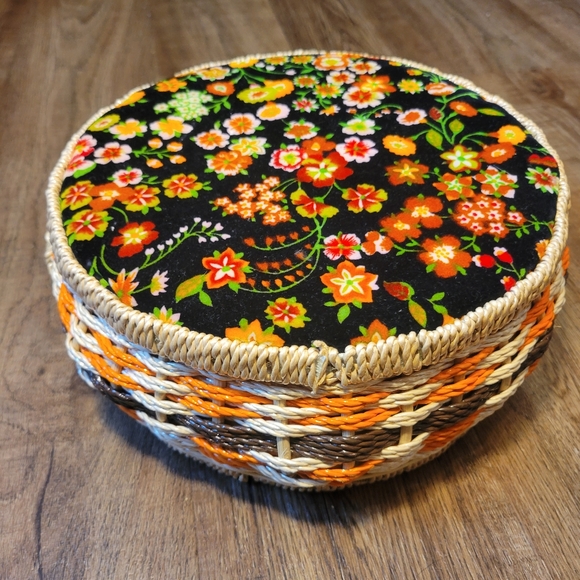 Vintage 1970s Wicker Purse with Floral Velvet Accents - Picture 5 of 14